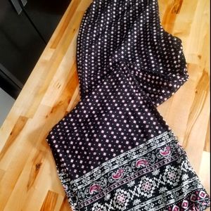 Long soft pants with elegant pattern